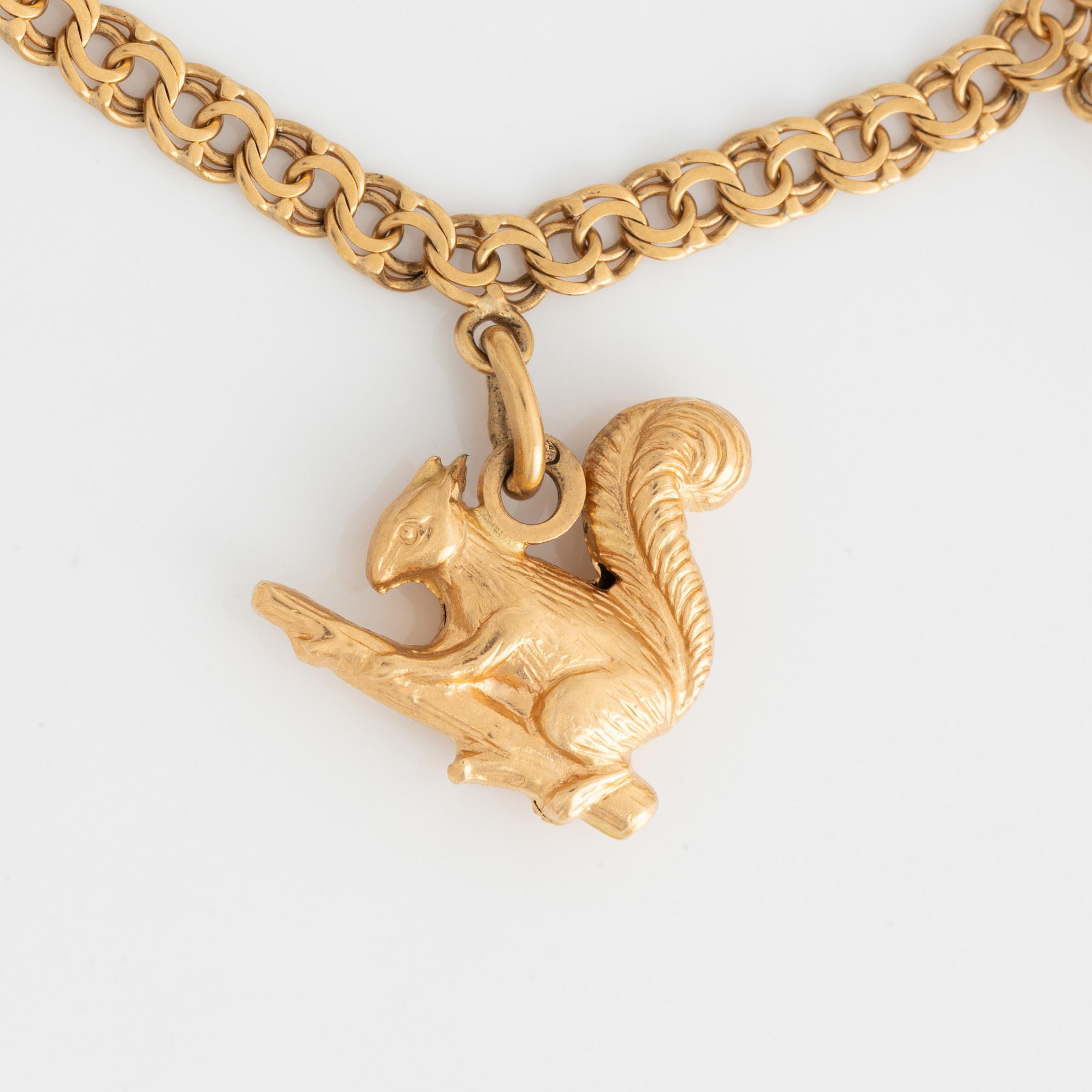 Armband med berlocker 18K guld.