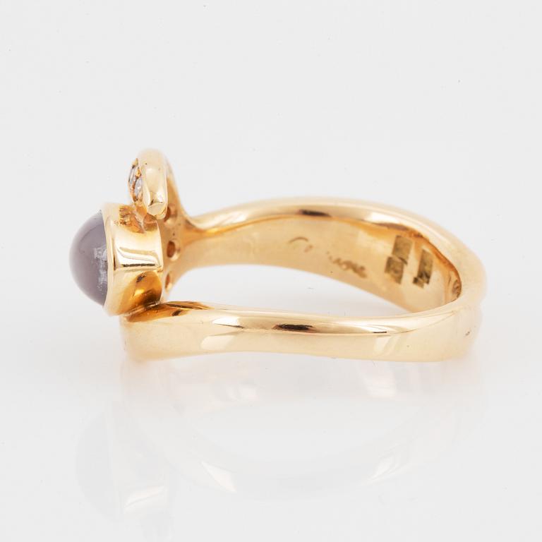 OLLE OHLSSON, Ring, 18K guld med stjärnsafir och diamanter.