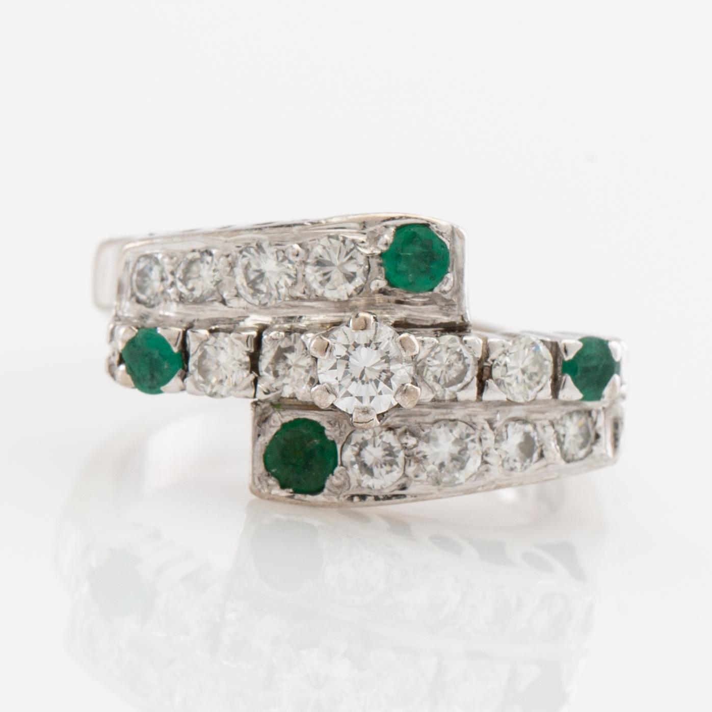 Ring, 18K gold with brilliant-cut diamonds and emeralds, Åhus Goldsmith, Holmqvist, Åhus, 1981.