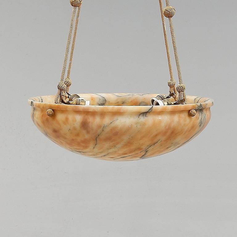 TAKAMPEL, alabaster, 1900-talets första hälft. Höjd 103 cm.