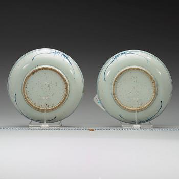 TALLRIKAR, tre stycken, porslin. Ming dynastin, Tianqi/Chongzhen 1600-tal.