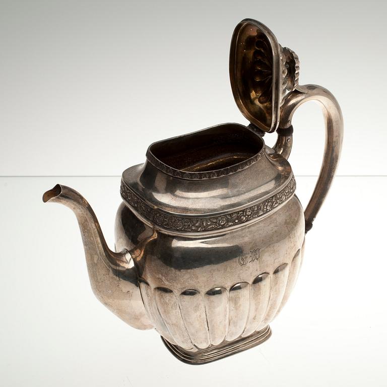 KAFFESERVIS, 3 delar. 813 silver. Biedermeierstil, Bruno Alexander Nylund Helsingfors 1922. Vikt 1325 g.