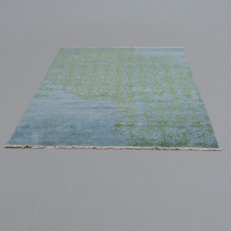 Carpet, 230 x 168 cm.