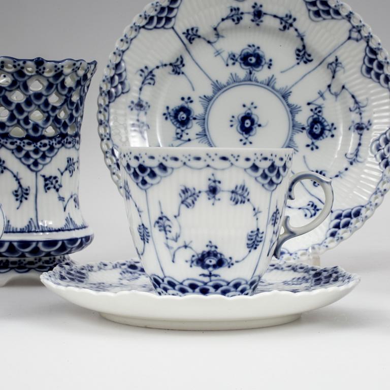 KAFFESERVIS, 27 delar, porslin, "Musselmalet", Royal Copenhagen.