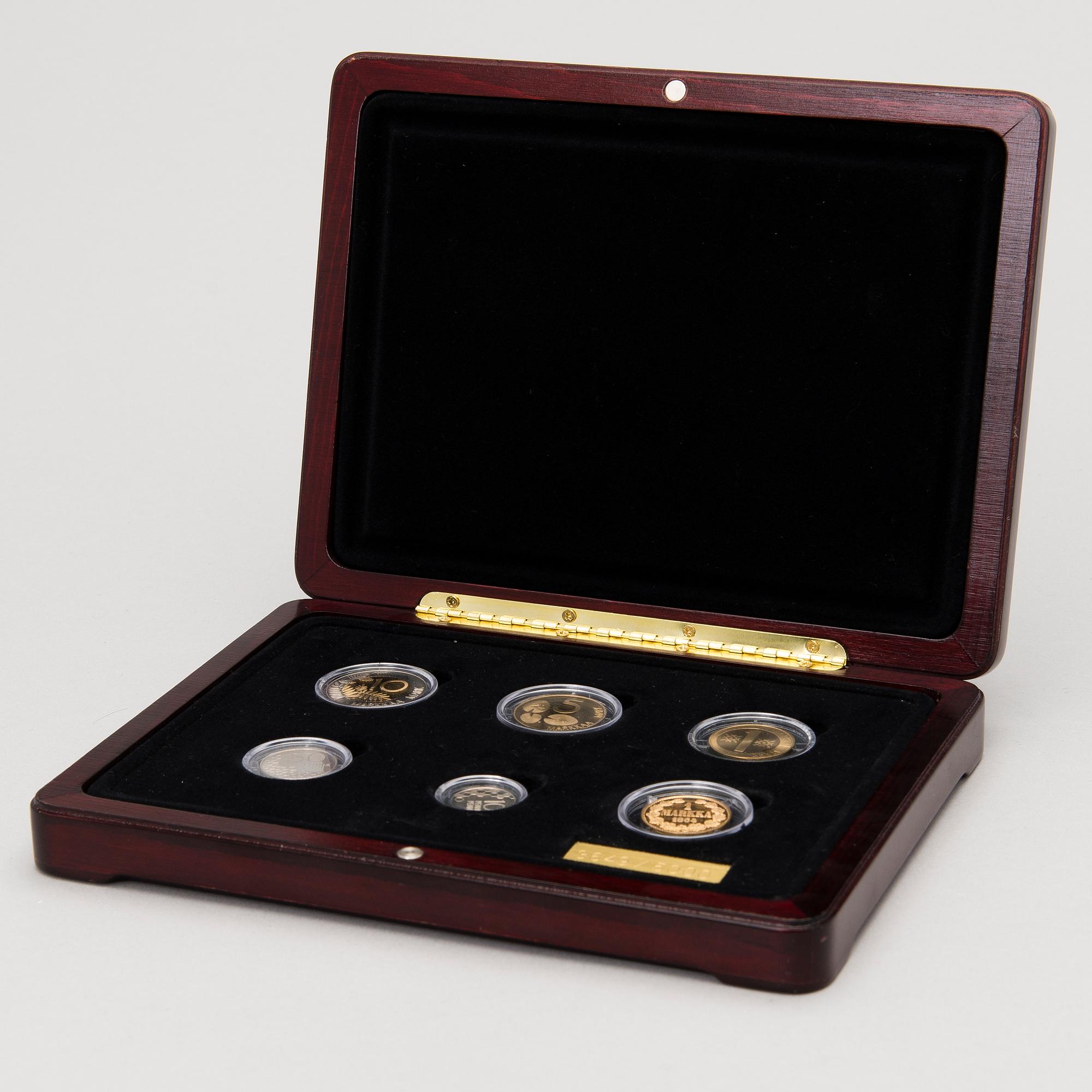 A six-piece Finnish coin collection, one in gold, 2001.
