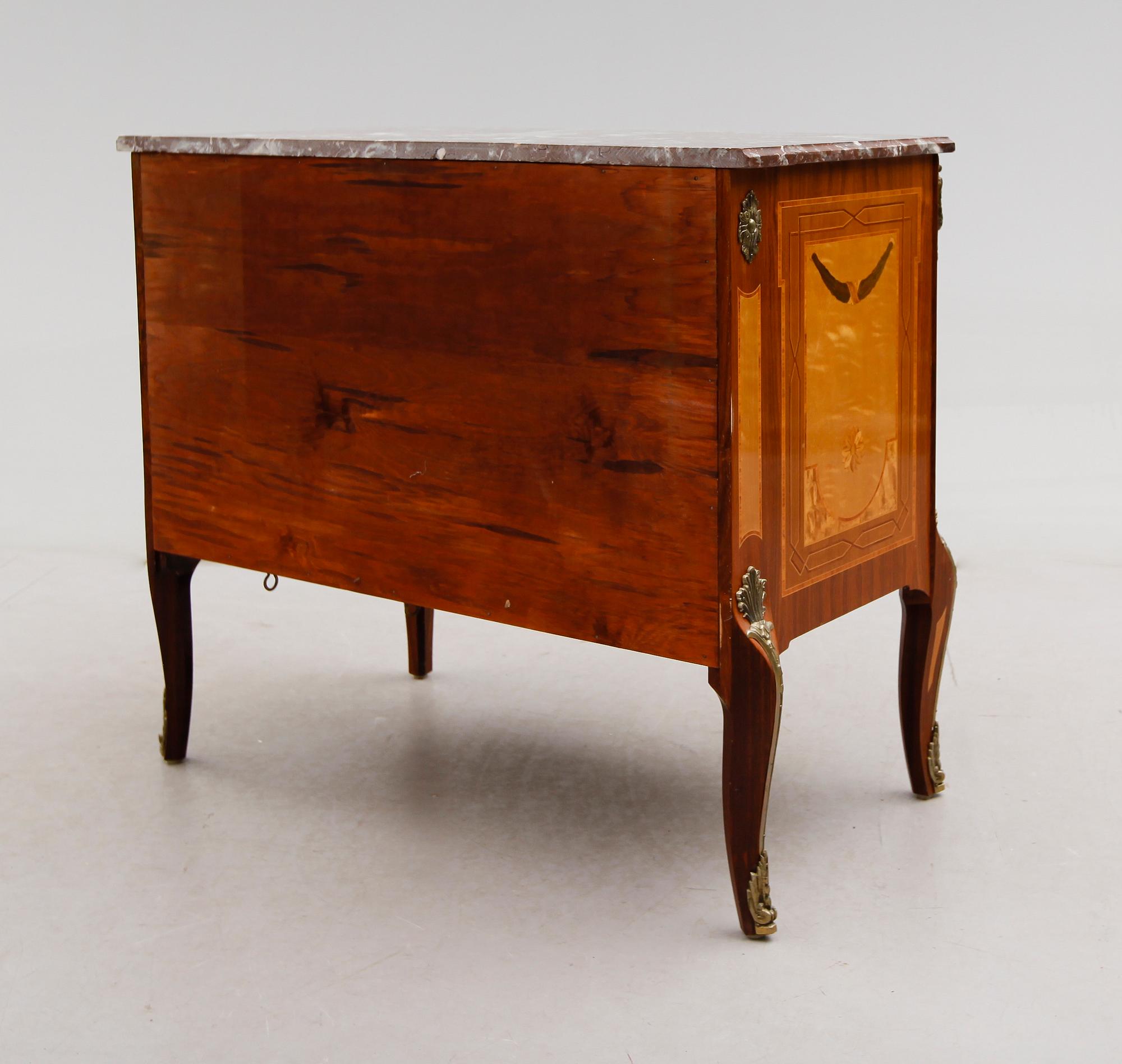 BYRÅ, gustaviansk stil, 1900-talets mitt.