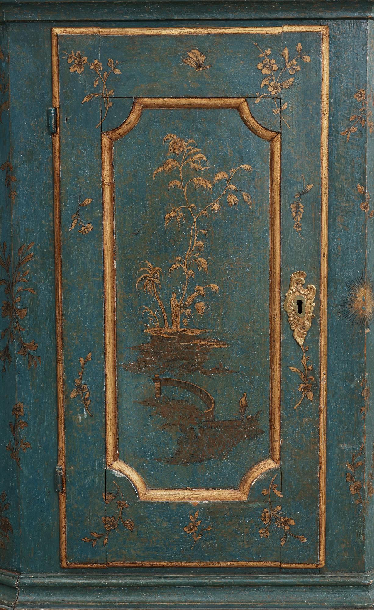 VITRINSKÅP. Sverige, 1700-talets andra hälft. Rokoko.