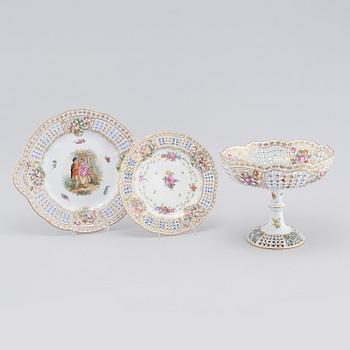 16 similar pieces of porcelain table ware, by Sächsische Porzellan-Manufaktur Dresden, 20th cenutry.