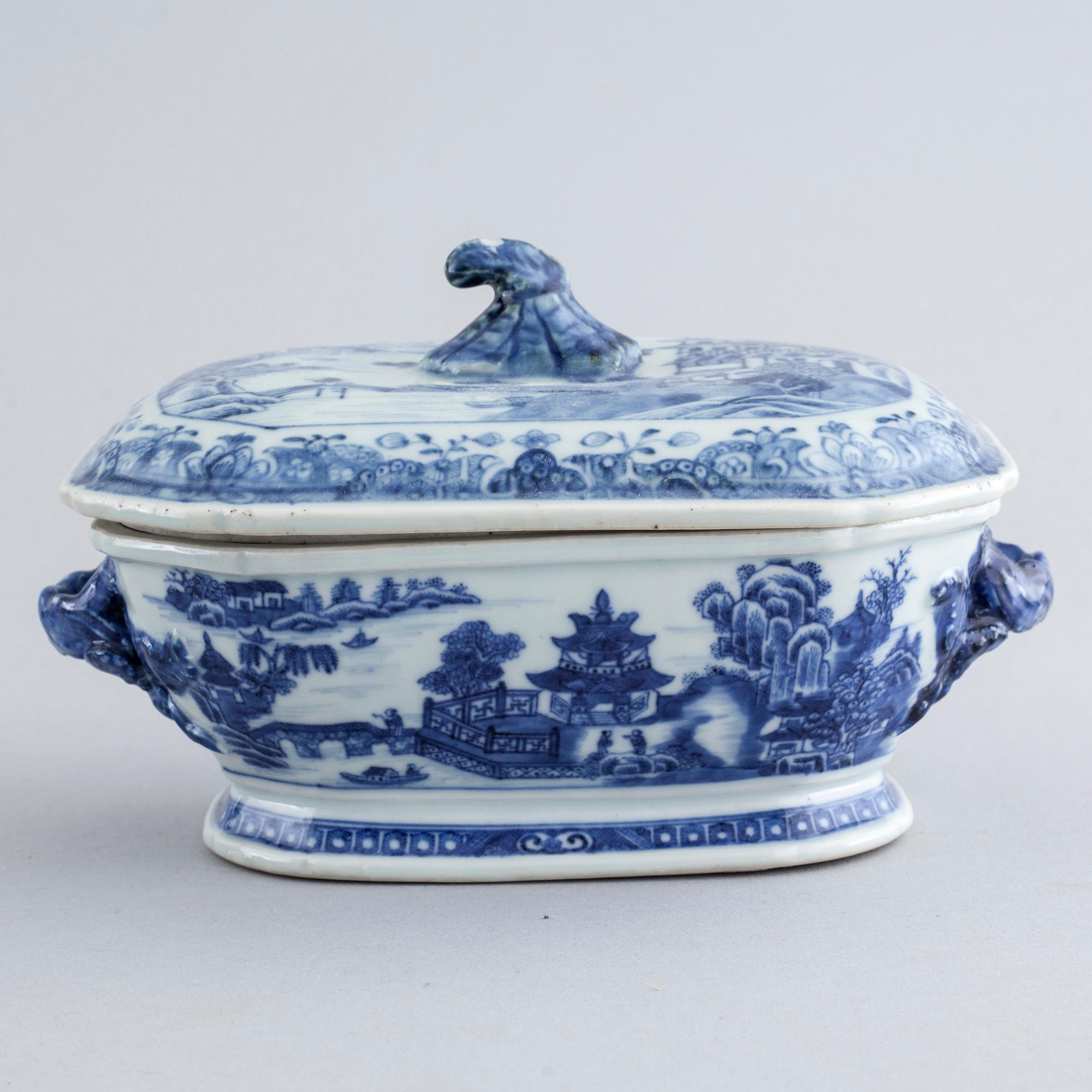 Nine pieces of chinese porcelain, 18th and early 19th century.