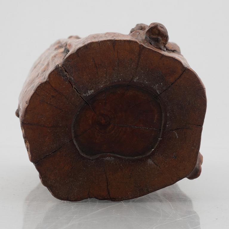 A Chinese wooden brush pot, late Qing dynasty / early 20th century.