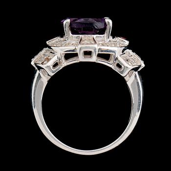 RING, sterlingsilver, ametist ca 4.50 ct, vita safirer samt rosa turmaliner.