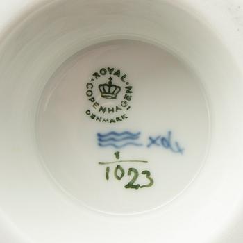 Servis 29 dlr, Musselmalet hel och halvblonde   Royal Copenhagen porslin 1900-talets andra hälft.