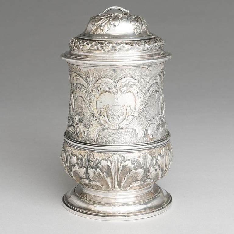 JOHN EDWARDS II, a sterling silver tankard, mark of John Edwards II or possibly of his son, London 1755.