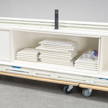 Antonio Citterio, a 'Flat C' shelving for B&B Italia.