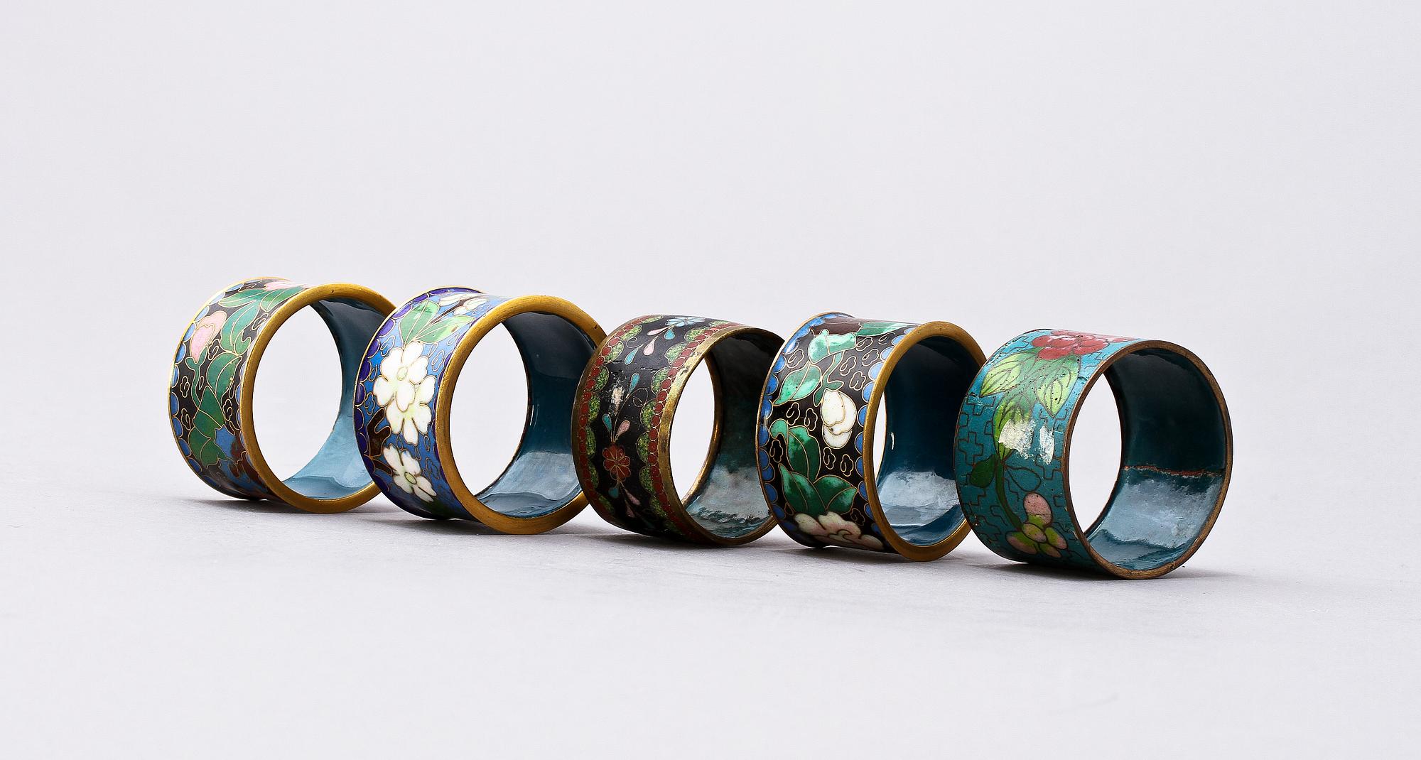 SERVETTRINGAR, 10 st, cloisonné, orientaliska, 1900-talets första hälft.