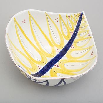 STIG LINDBERG, a faience bowl, Gustavsberg Studio, Sweden 1940-50's.