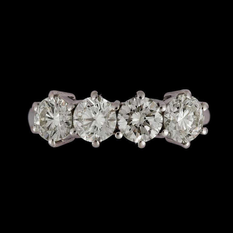A four stone brilliant cut diamond ring, tot. 1.65 cts.