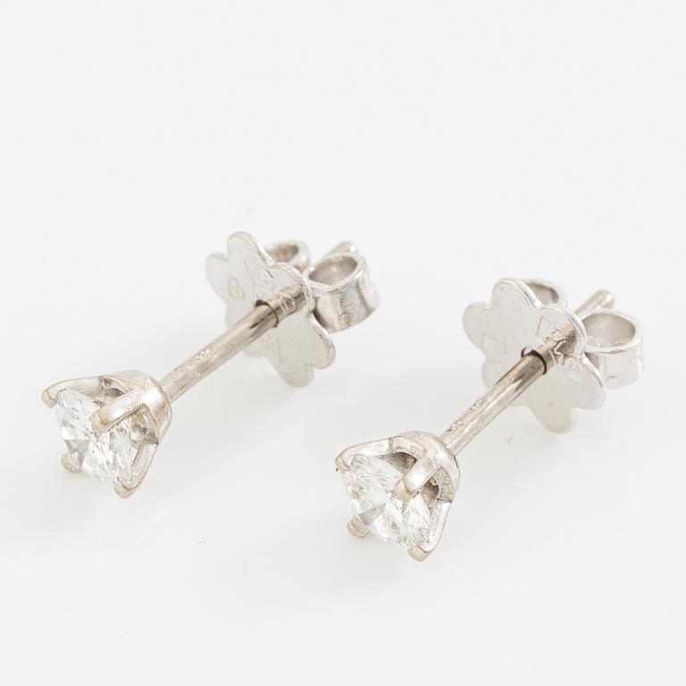 Earrings, Strömdahls, 18K white gold with round brilliant-cut diamonds, total approx. 0.38 ct.