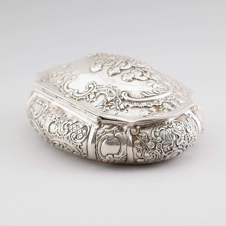 DOSA, silver, möjligen Frankrike, 1900-talets första hälft. Vikt ca 166 gram.