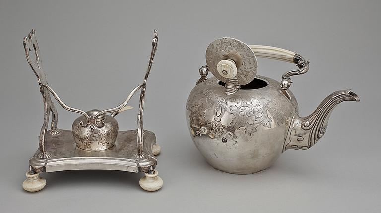 TEKÖK med RECHAUD, silver, Österrike/Ungern, 1800-talets slut. Tot vikt ca 2364g.