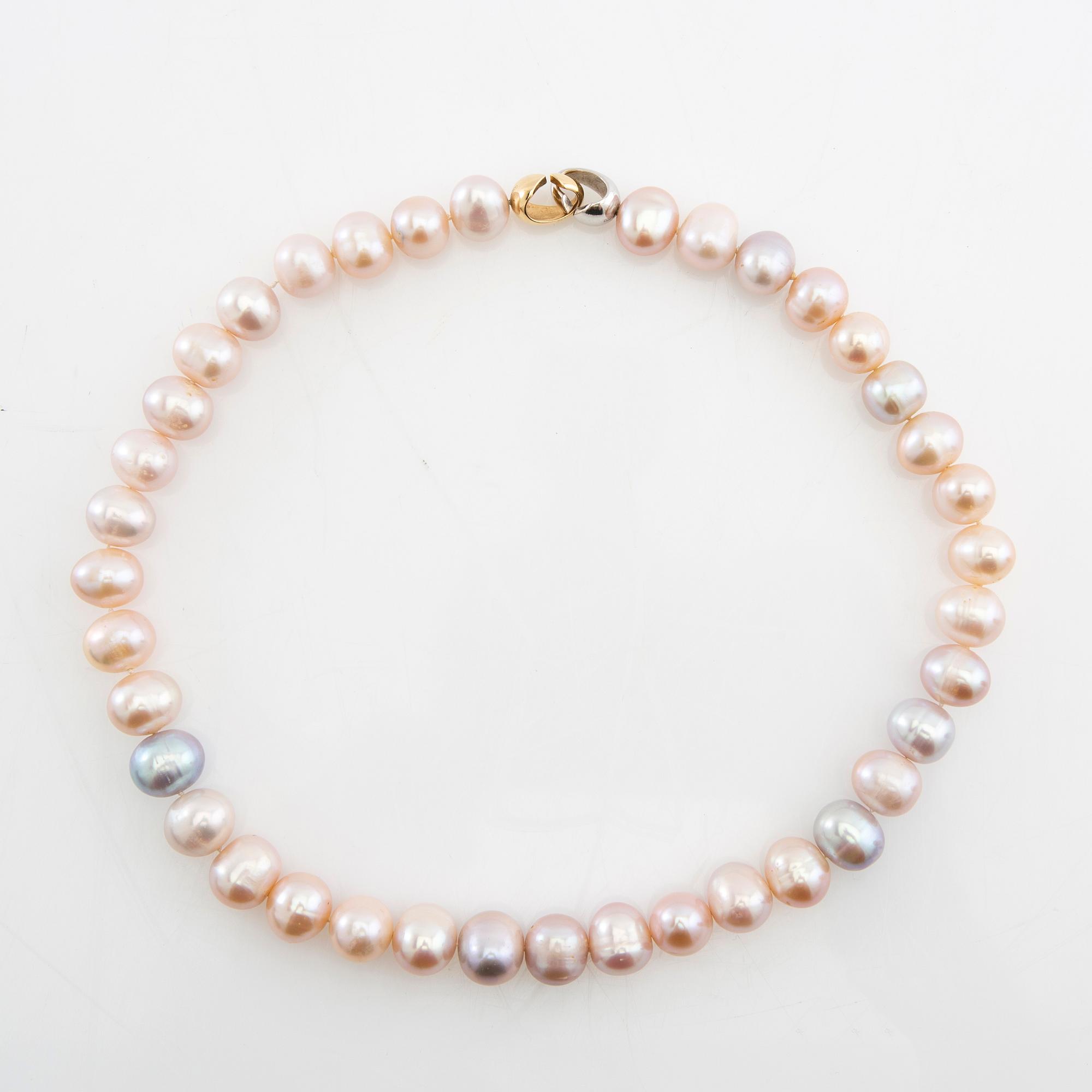 Necklace of cultured freshwater pearls with a clasp in 18K red and white gold from Georg Jensen & Wendel.