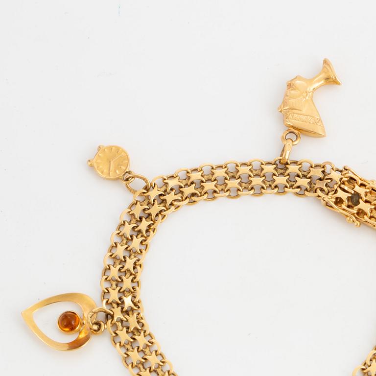 18K gold charmbracelet.