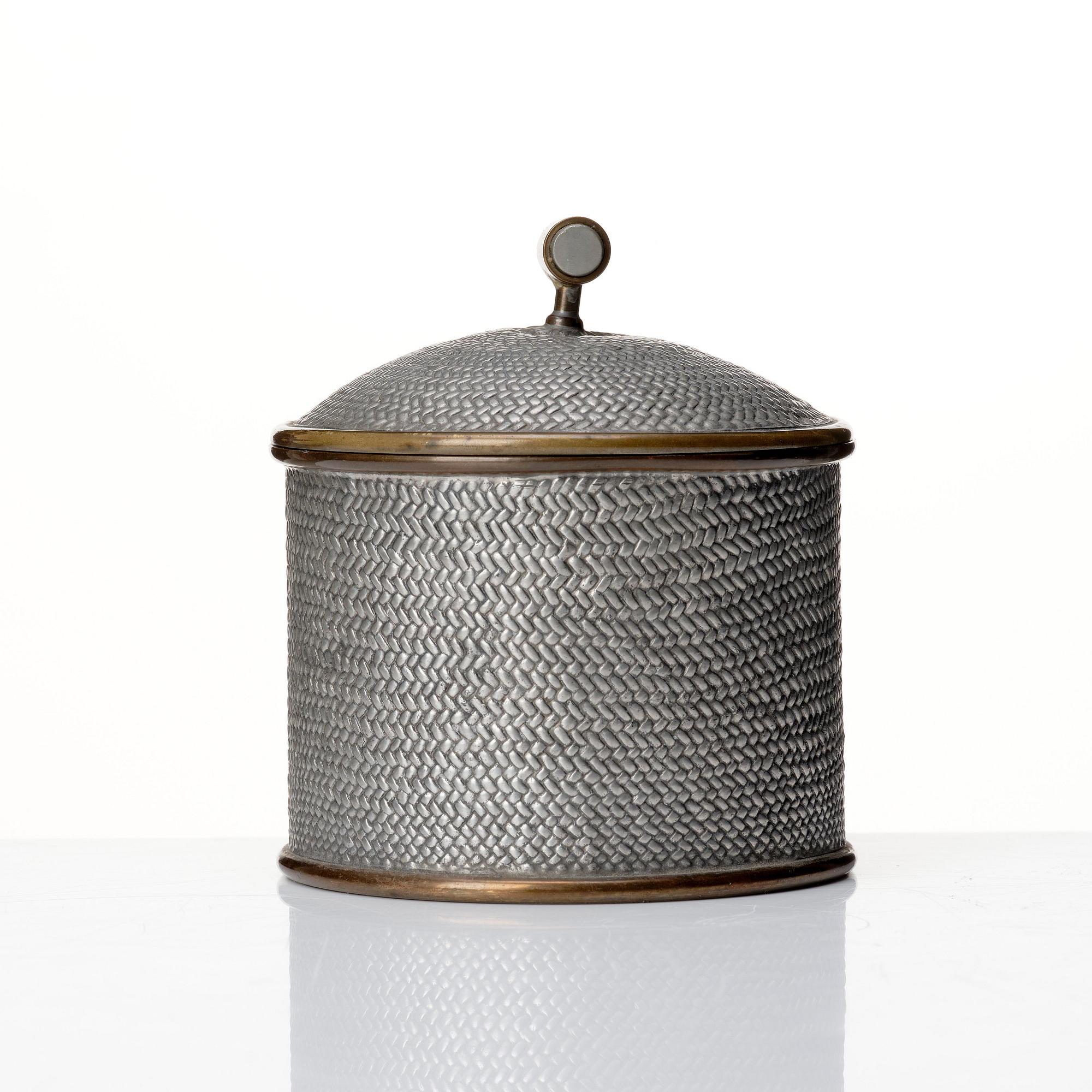 Estrid Ericson, tobaksburk med lock, Firma Svenskt Tenn, Stockholm 1950.