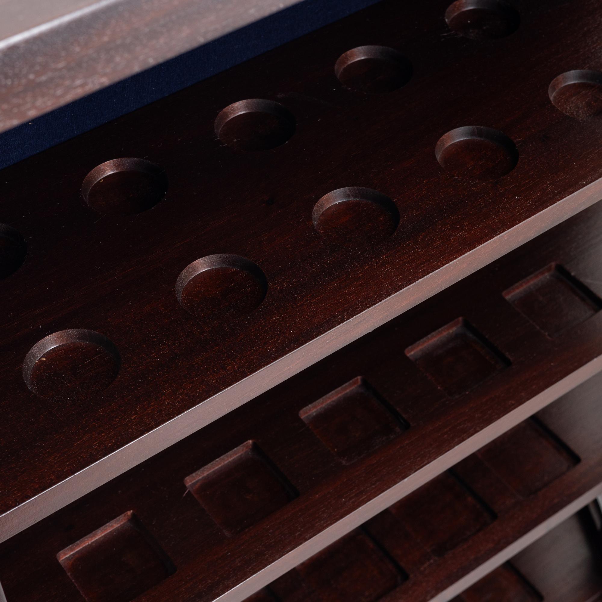 A display cabinet with a 47-piece glass service, "Koskull" from Kosta, Sweden.