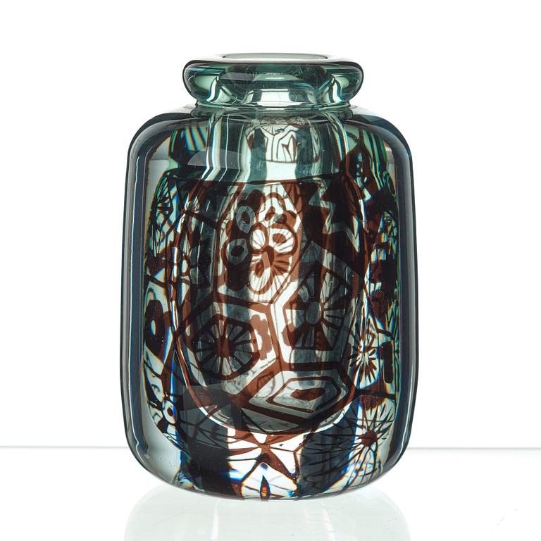 Edvin Öhrström, An Edvin Öhrström 'graal' glass vase, Orrefors, Sweden 1944, (no 1892).