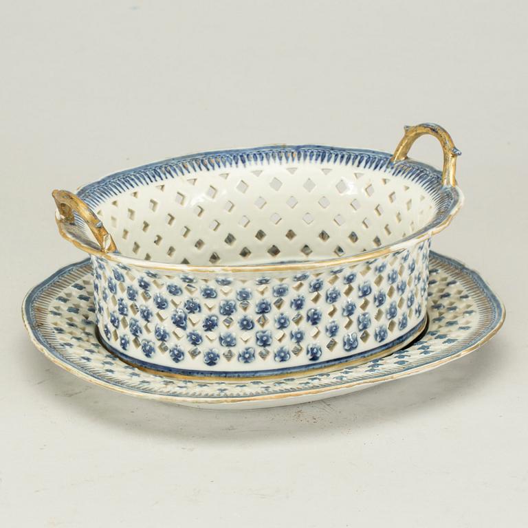 GALLERSKÅL med FAT, porslin, Kina, 1700-tal.