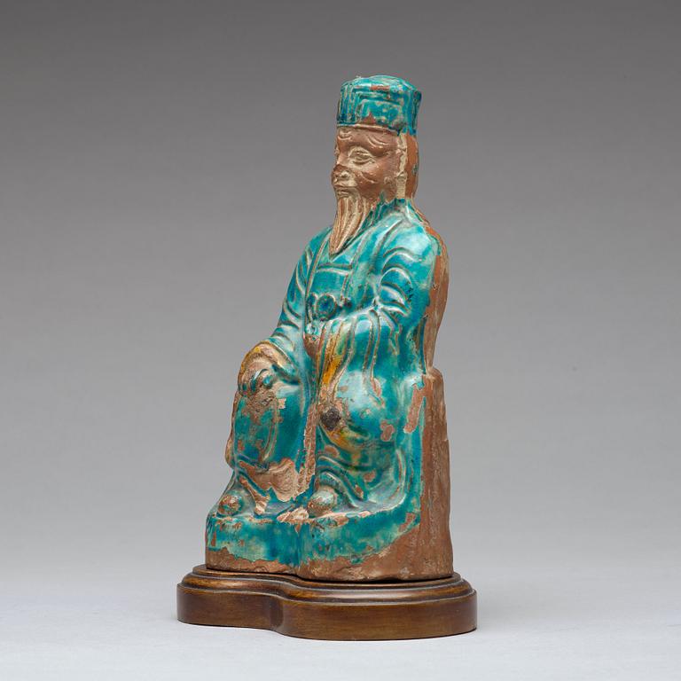 A turqoise glazed figure of a deity, Ming dynasty, 17th century.