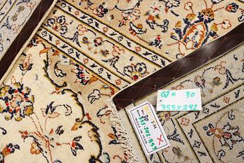 A Kashan carpet, a. 355 x 242 cm.