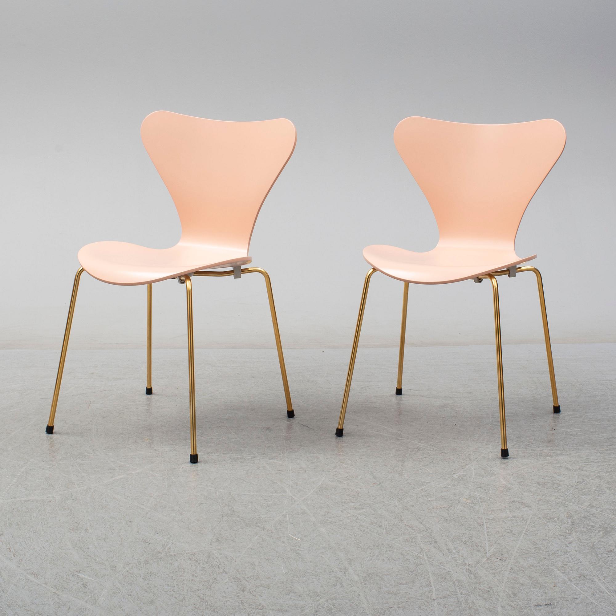 ARNE JACOBSEN, stolar, ett par, "Sjuan".