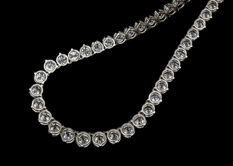 A brilliant cut diamond riviérè necklace, tot. app. 22 cts.