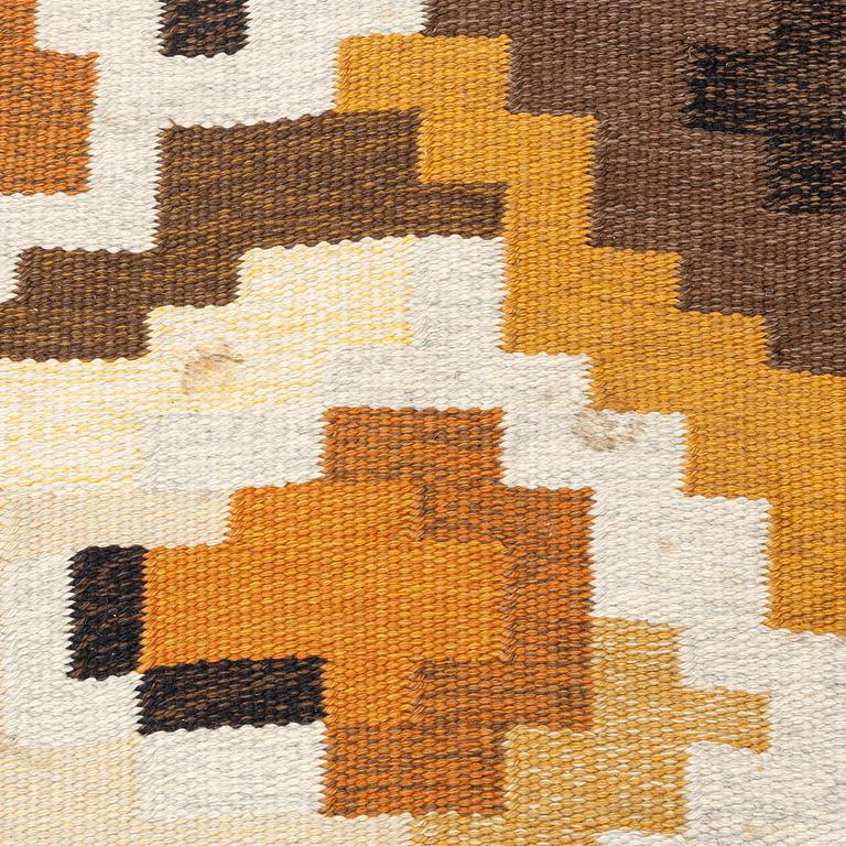 Erik Lundberg, a carpet, 'Korall, brun', flat weave, c 300 x 250 cm, Vävaregården Eringsboda, signed V.