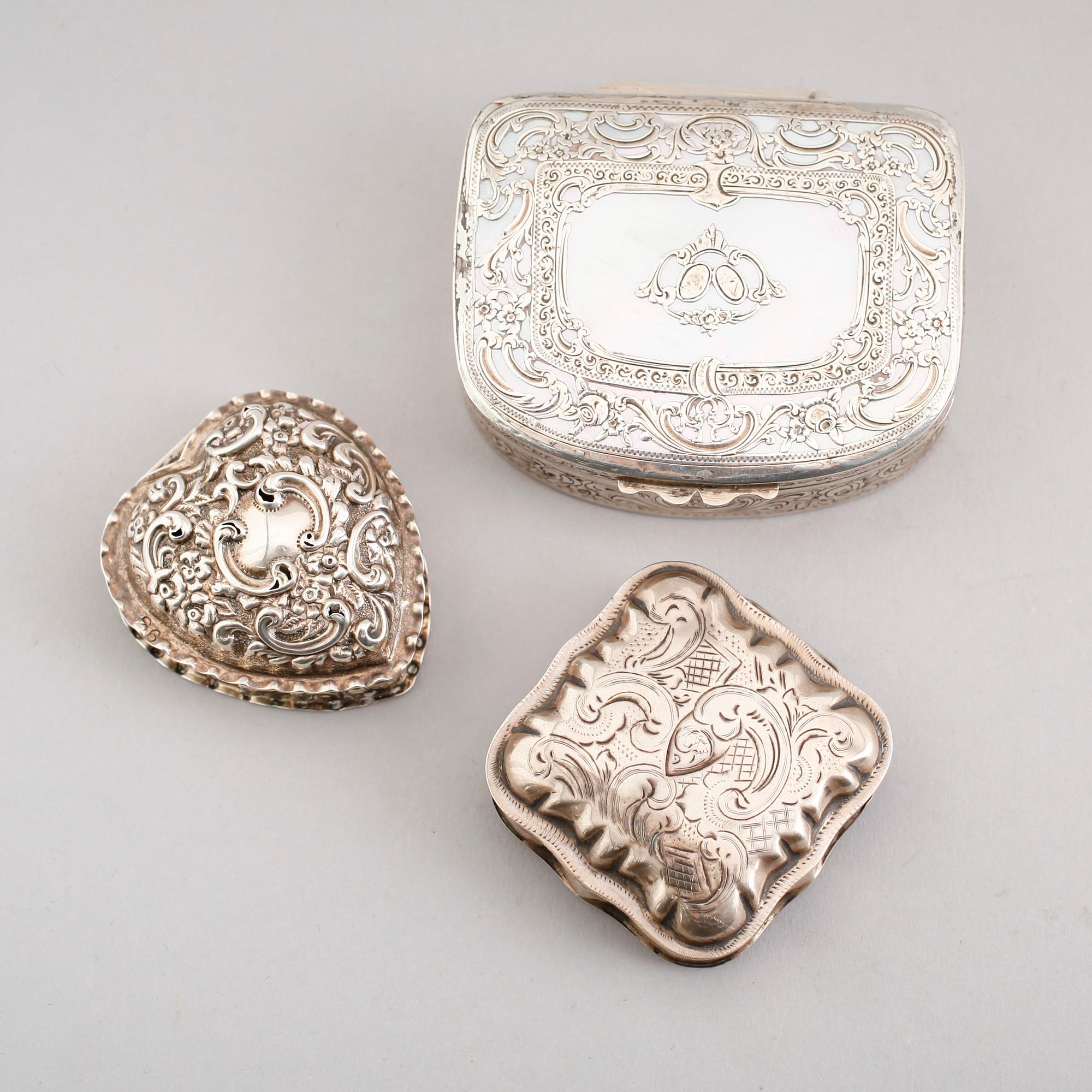 DOSOR, 3 st. silver, 1800-/1900-tal. Vikt 144 gram.