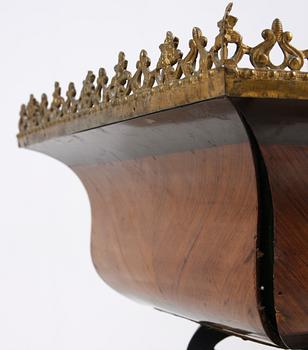 BLOMBORD, nyrokoko, 1800-talets andra hälft.