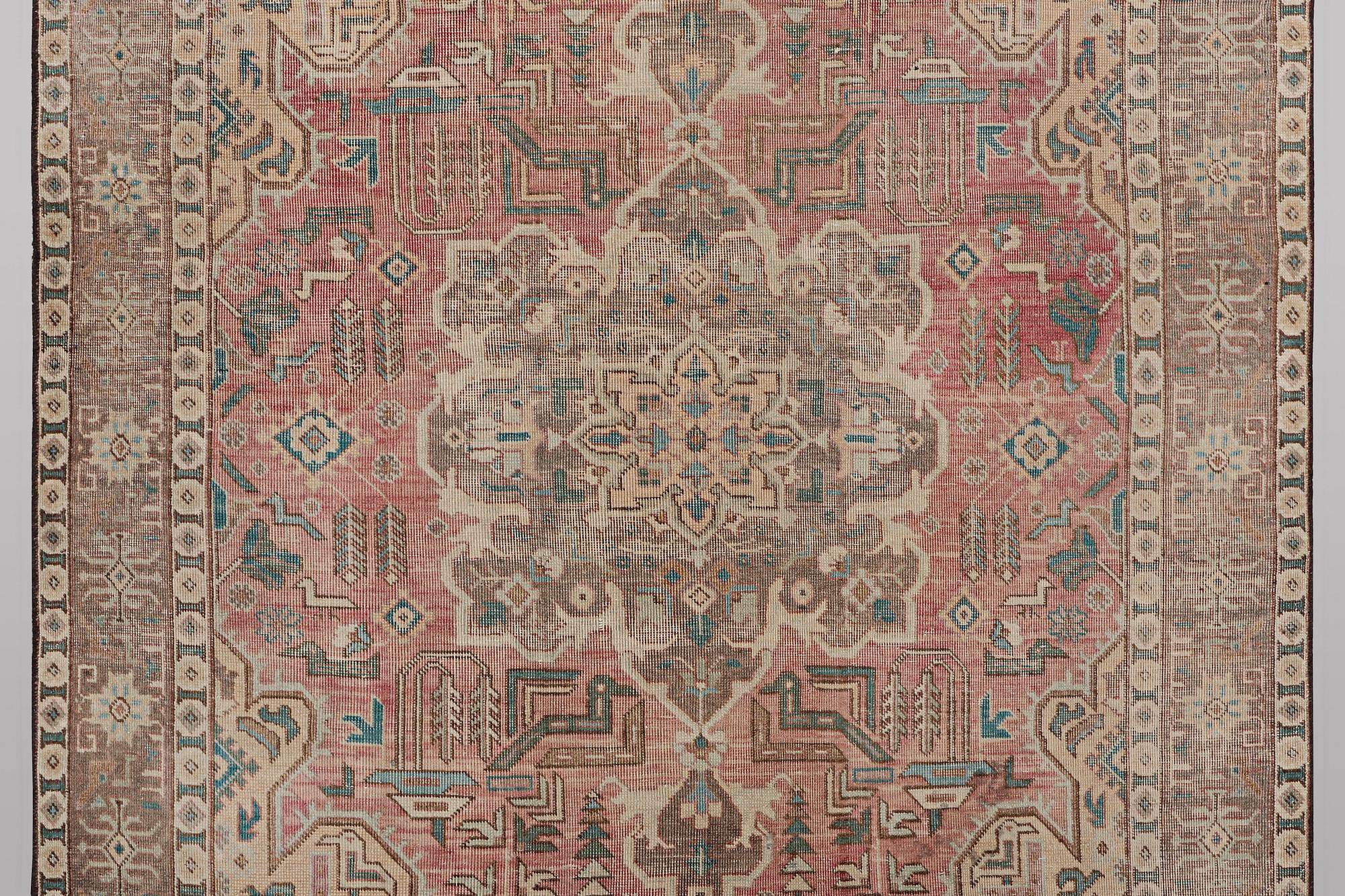 Matta, Persisk, Vintage Design, ca 195 x 133 cm.