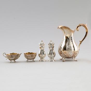 SILVERFÖREMÅL, 5 delar, märkta JLH samt svenska importstämplar, 1900-talets första hälft. Vikt ca 529 gram.