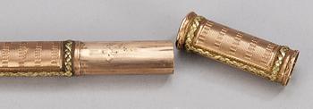 A French 18th cent gold en trois couleurs case for needles.