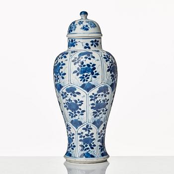 Two blue and white vases, Qing dynasty, Kangxi (1662-1722).