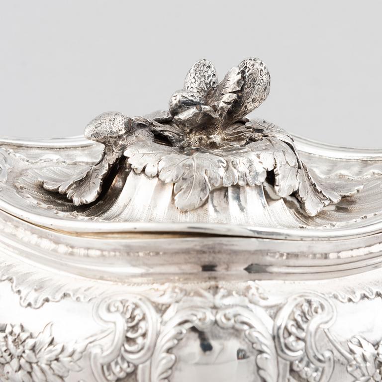 A French 19th century box with lid, 'Historismus' silver, pseudo marks.