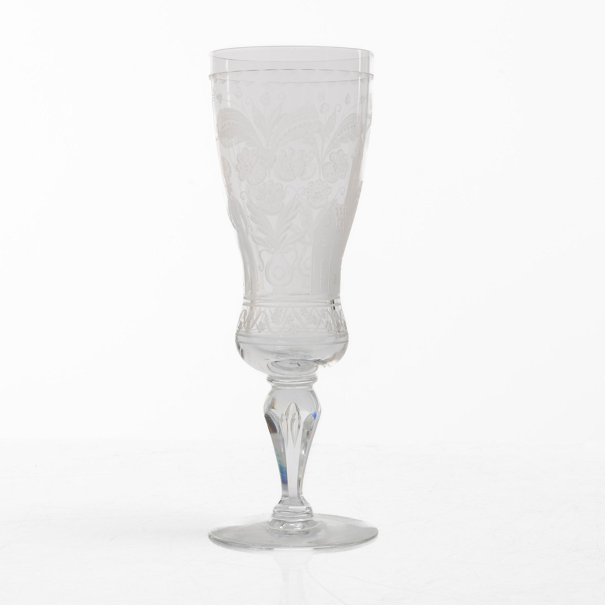 Vicke Lindstrand, a 23 piece "Dalecarlia" glass service, Kosta Boda.