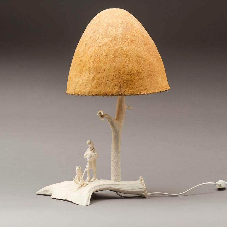 BORDSLAMPA, Knut Gustafsson, ren- och älghorn, signerad och daterad 1942.