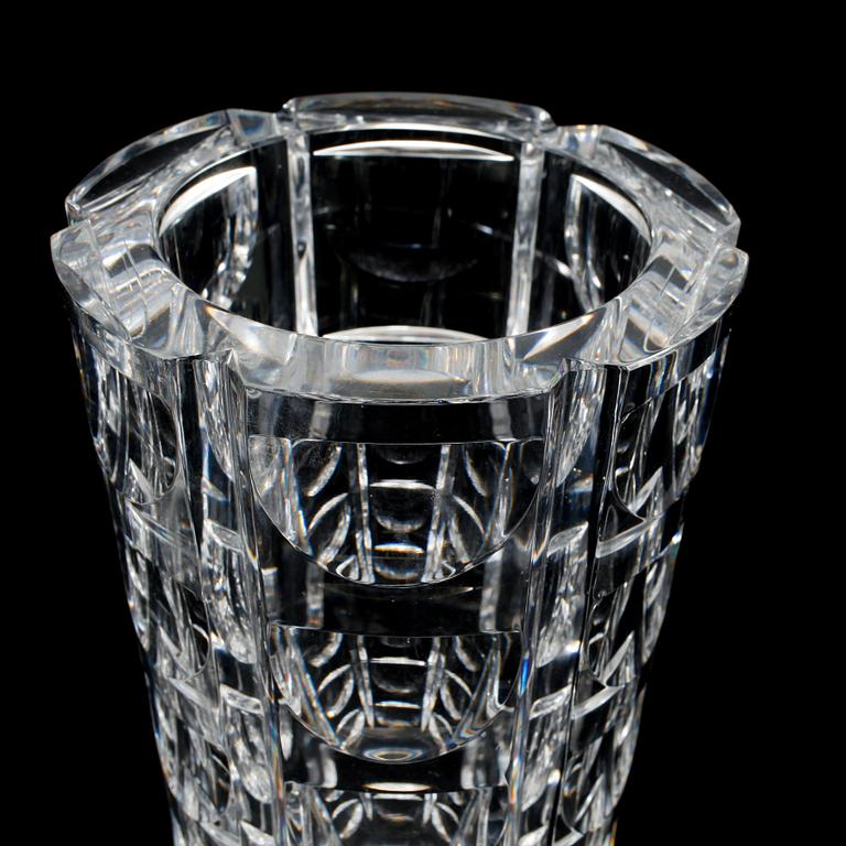 VASER, 2 st, glas, "Tusen Fönster", Simon Gate, Orrefors, modellen formgiven 1934.