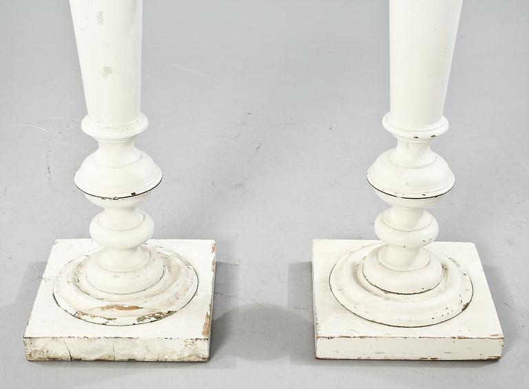 PIEDESTALER, ett par, sekelskiftet 1800/1900-tal.