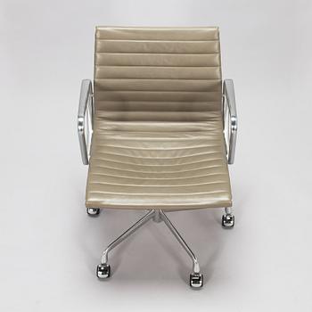 Charles and Ray Eames, office chair model EA335, Herman Miller 2008.