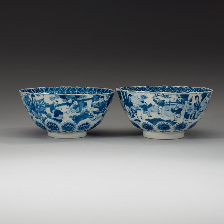 A pair of blue and white Lotus shaped bowls, Qing dynasty, Kangxi (1662-1722).