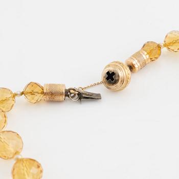 Citrine and pearl necklace.