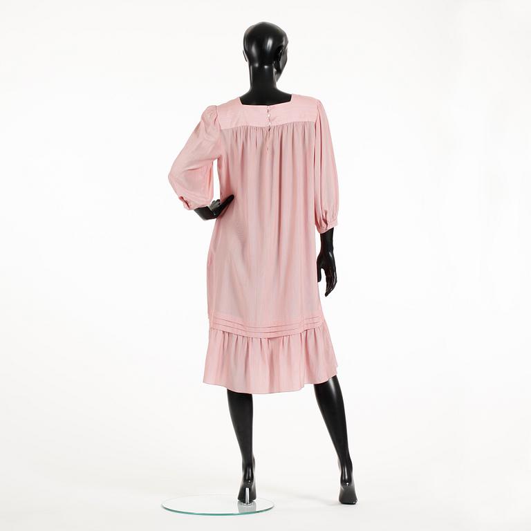 PIERRE CARDIN, a silk dress.